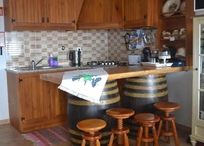 Auf Dem Land Mit Meerblick By Interhome *